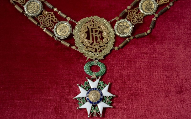 Exposition : Les titres honorifiques du président de la République