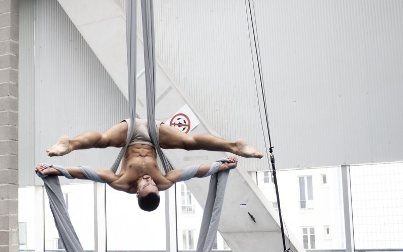 Stage vacances d'été - Tissu aérien adultes au centre Paris Anim' Wangari
