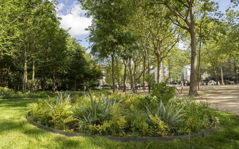 Visite guidée : La place du Colonel Fabien devient une forêt urbaine