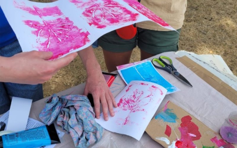 Ateliers à ciel ouvert : linogravure et tampon sur cartes et textiles !