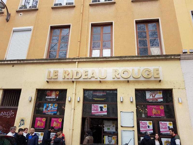 Le Rideau Rouge