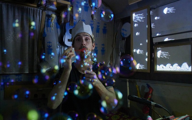 Un spectacle en caravane transformée en micro-cinéma