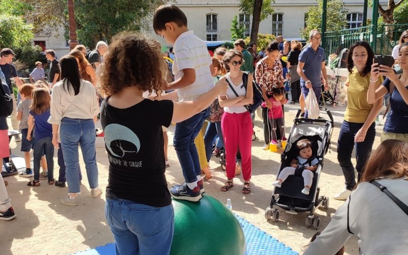 Atelier cirque sur la place Marthe Simard - Paris 14