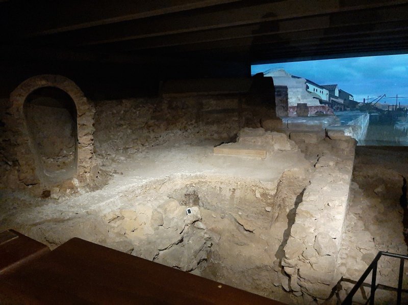 Crypte Archéologique de l'İle de la Cité