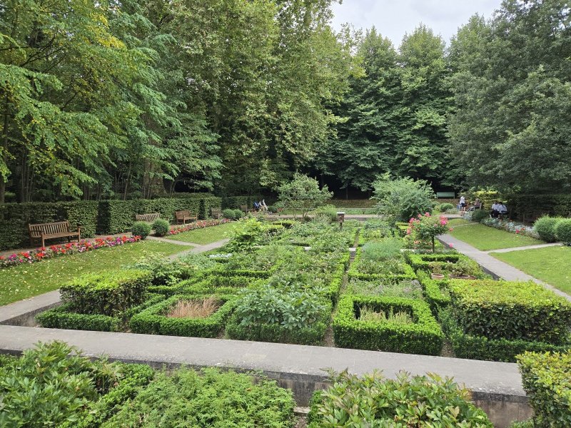 Parc de Bercy - jardin romantique et jardin Yitzhak Rabin