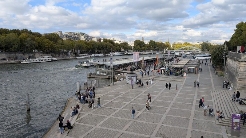 Batobus - Station Tour Eiffel
