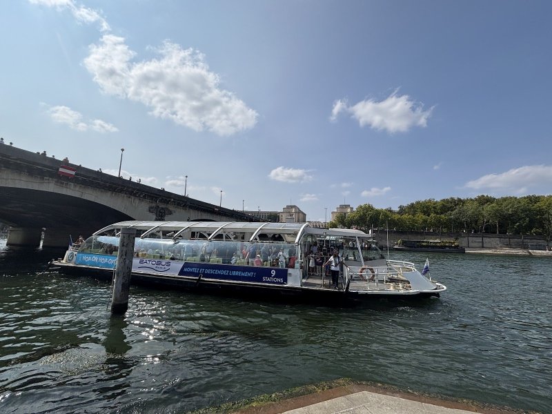 Batobus - Station Tour Eiffel
