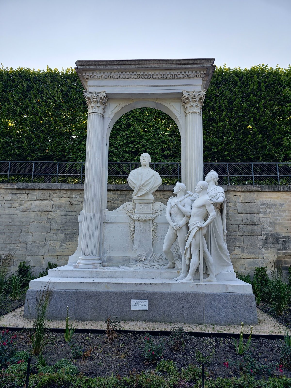 Monument à Pierre Marie René Ernest Waldeck-Rousseau