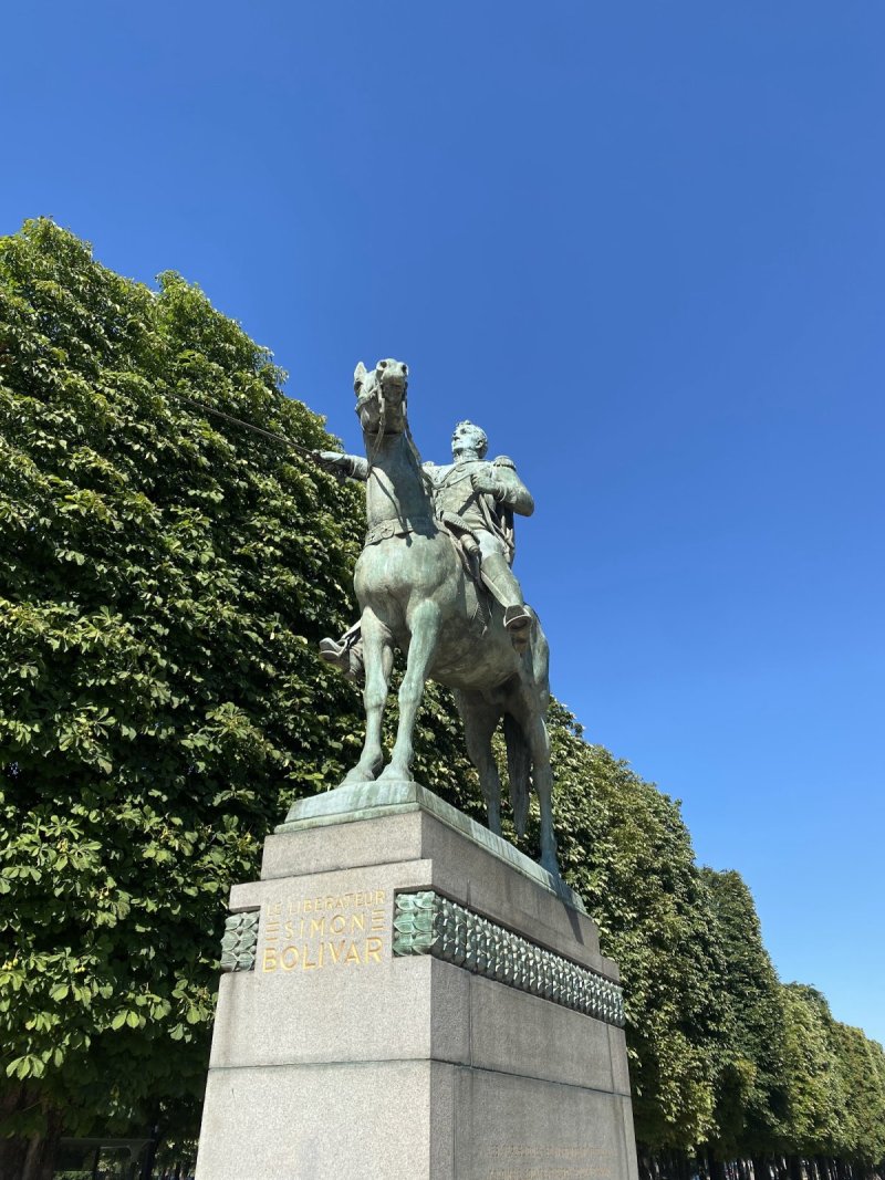 Monument à Simon Bolivar, Le Libérateur