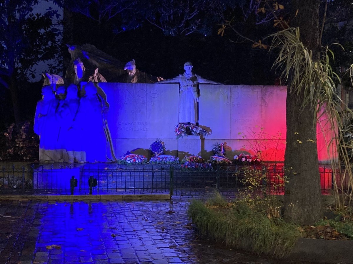 Monument aux Morts de Paris 15 - Place Hubert Monmarché