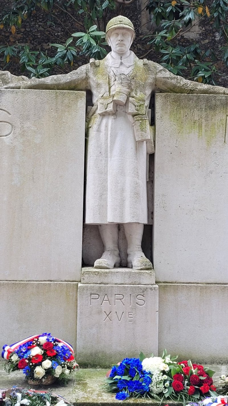 Monument aux Morts de Paris 15 - Place Hubert Monmarché