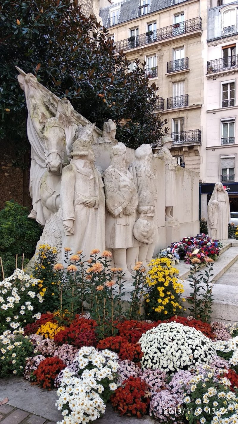 Monument aux Morts de Paris 15 - Place Hubert Monmarché