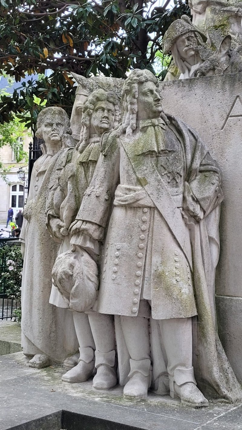 Monument aux Morts de Paris 15 - Place Hubert Monmarché