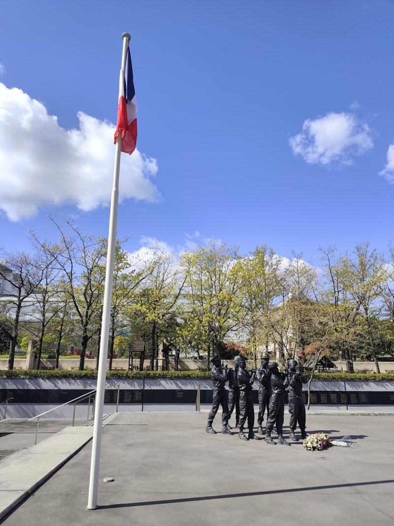 Monument aux Morts pour la France en Opérations Extérieures de Paris 15