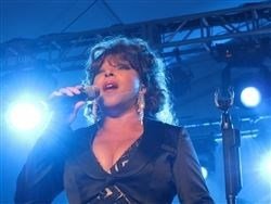Leslie Lewis Sing Swing