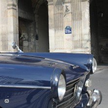 Visite Insolite dans Paris en Peugeot 404