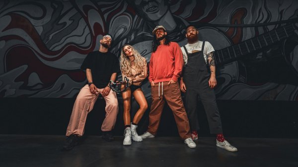 Walk off the Earth - With Special Guests